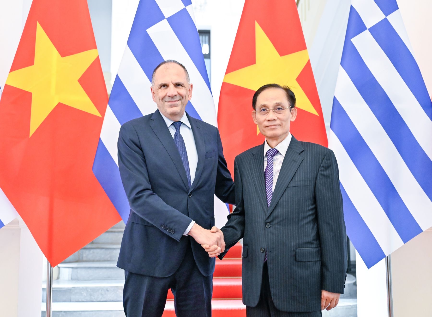 Ủy viên Bộ Chính trị, Bộ trưởng Ngoại giao Lê Hoài Trung hội đàm với Bộ trưởng Ngoại giao Cộng hòa Hy Lạp George Gerapetritis
